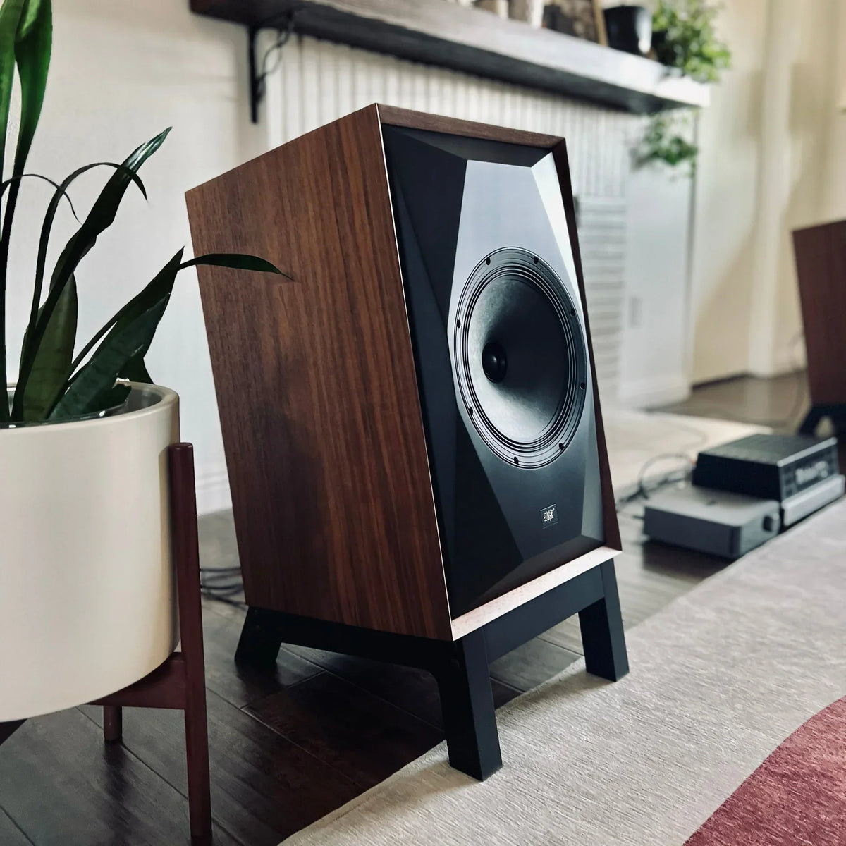 Mobile Fidelity - SourcePoint 10 Bookshelf Speakers with Low Slung Stands (Pair)